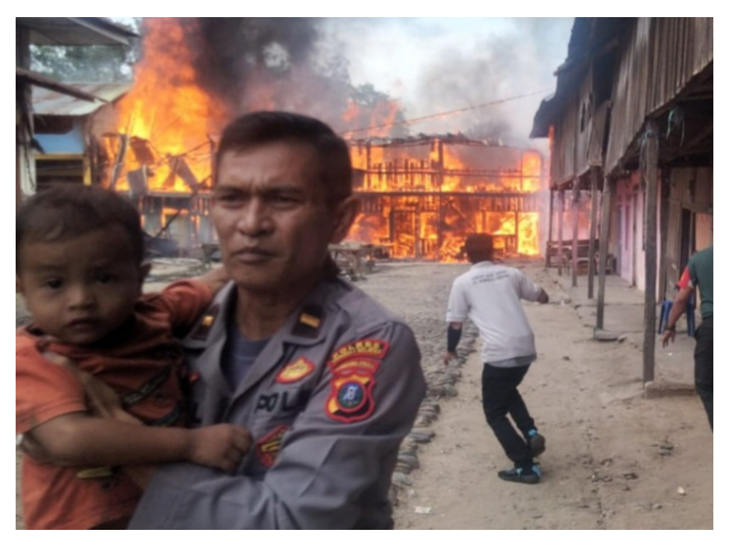 Kebakaran Hebat di Paluta Sumut, 17 Rumah dan 12 Kios Rata dengan Tanah