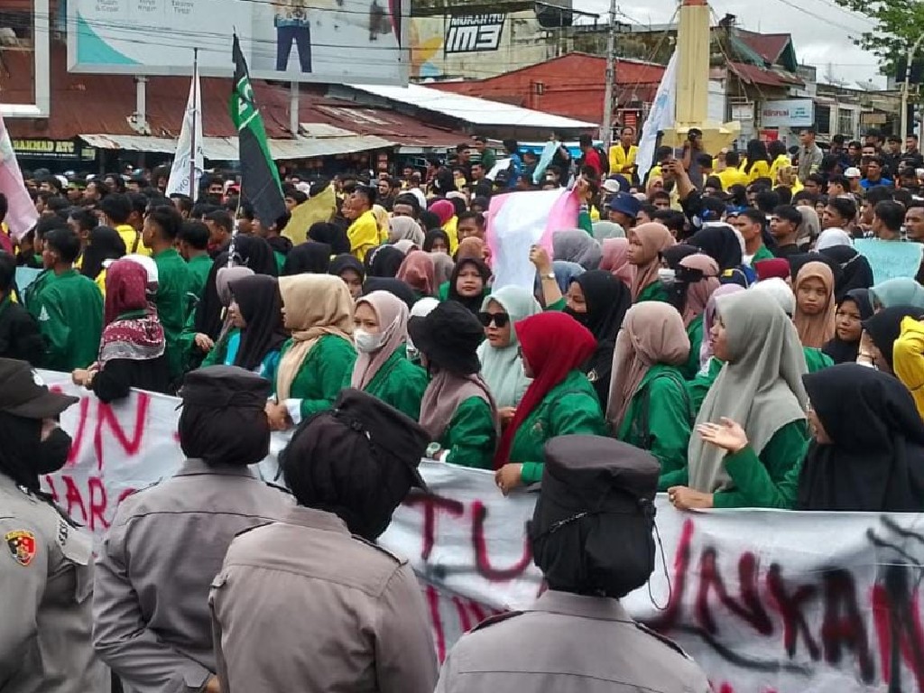 Ratusan Mahasiswa di Aceh Barat Unjuk Rasa ke Gedung Dewan, Ini Poin Tuntutannya
