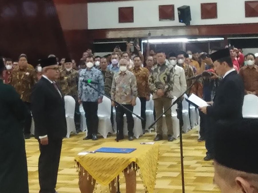 Gantikan Taqwallah, Bustami Dilantik Jadi Sekda Aceh