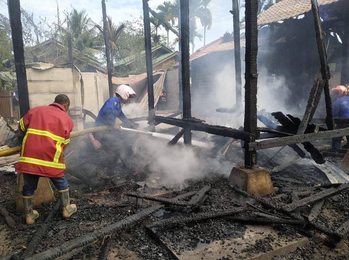 Selang Waktu Sejam, Empat Rumah di Abdya Ludes Terbakar