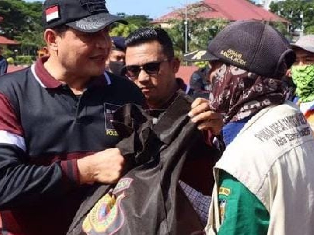 Kapolda Aceh Serahkan Sembako untuk 10 Ribu Warga Terdampak Kenaikan BBM