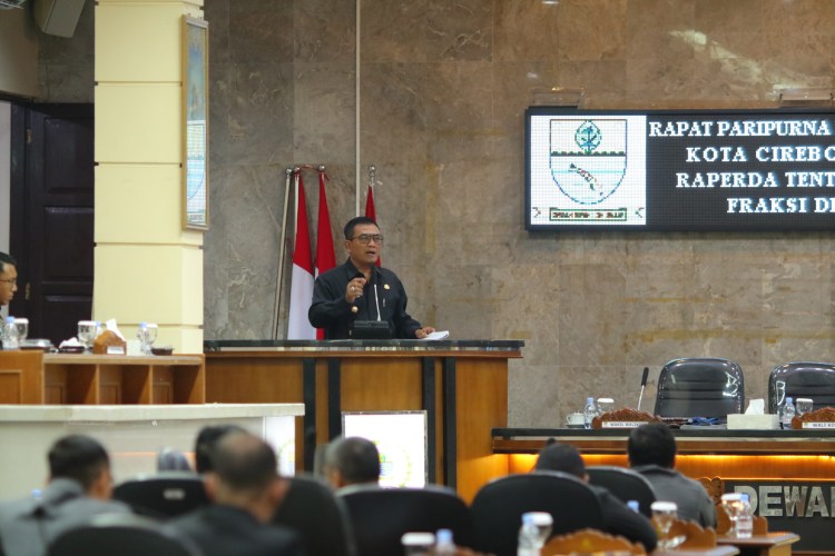 Wali Kota Cirebon Sampaikan Raperda Perubahan APBD 2022
