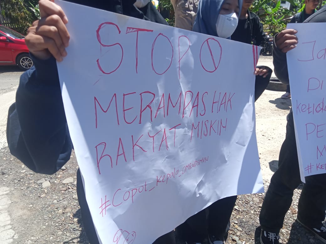 Kepala Ombudsman Sulbar Terima Beasiswa Manakarra, Mahasiswa: Stop Merampas Hak Rakyat Miskin
