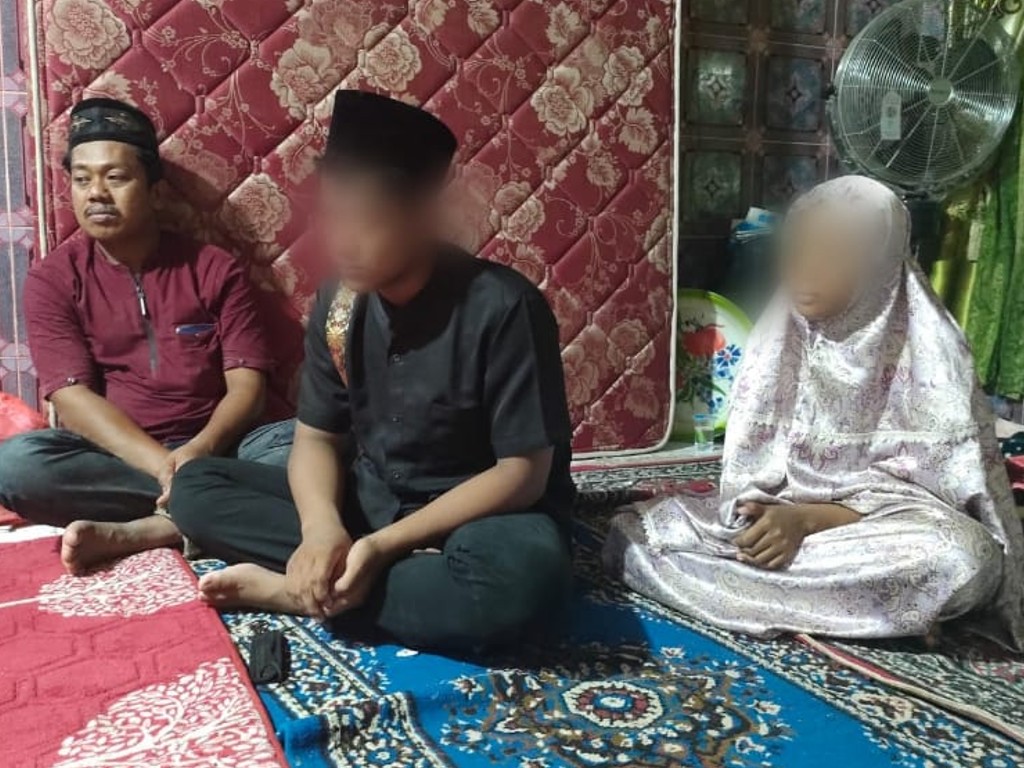 Gubernur Sulsel Beri Beasiswa kepada Dua Anak di Pinrang yang Ibunya Tewas Gantung Diri