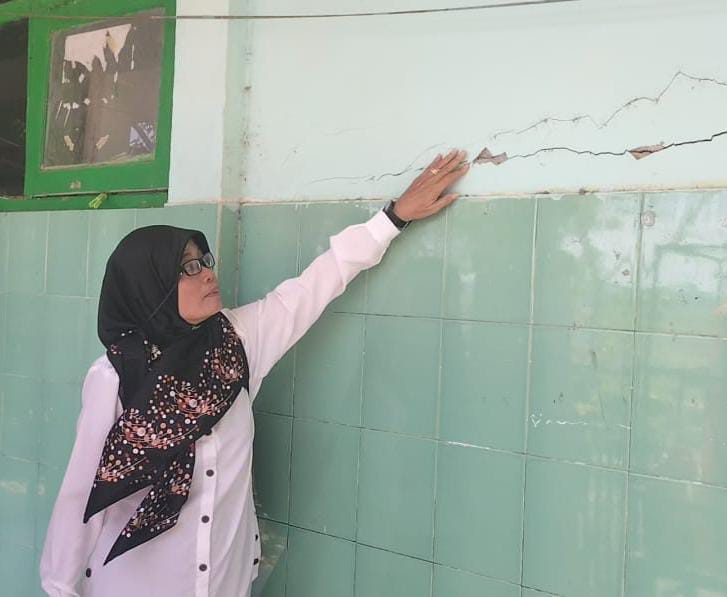 Gedung Madrasah di Mamuju Retak, Nyaris Roboh Akibat Gempa
