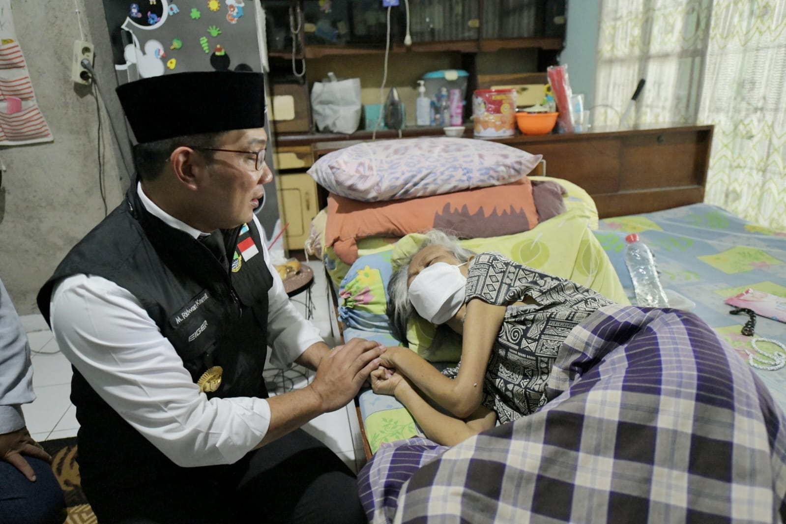 Warga Depok Penderita Gagal Ginjal Dapat Bantuan dari Ridwan Kamil