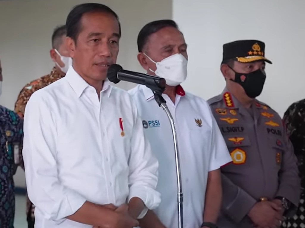 Tak Singgung Gas Air Mata Polisi, Jokowi Fokus ke Tangga Kanjuruhan