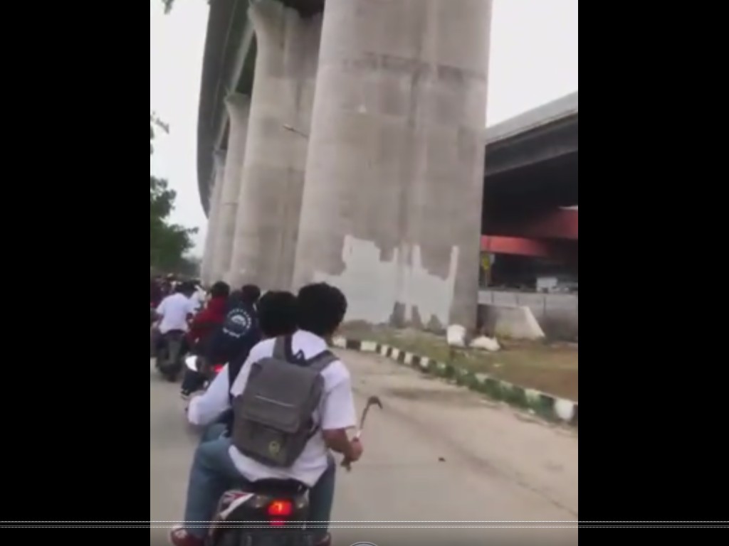 Video Viral Anak Sekolah Tawuran Bawa Celurit di Samping Tol Cikunir, Ini Respons Wakapolres Bekasi