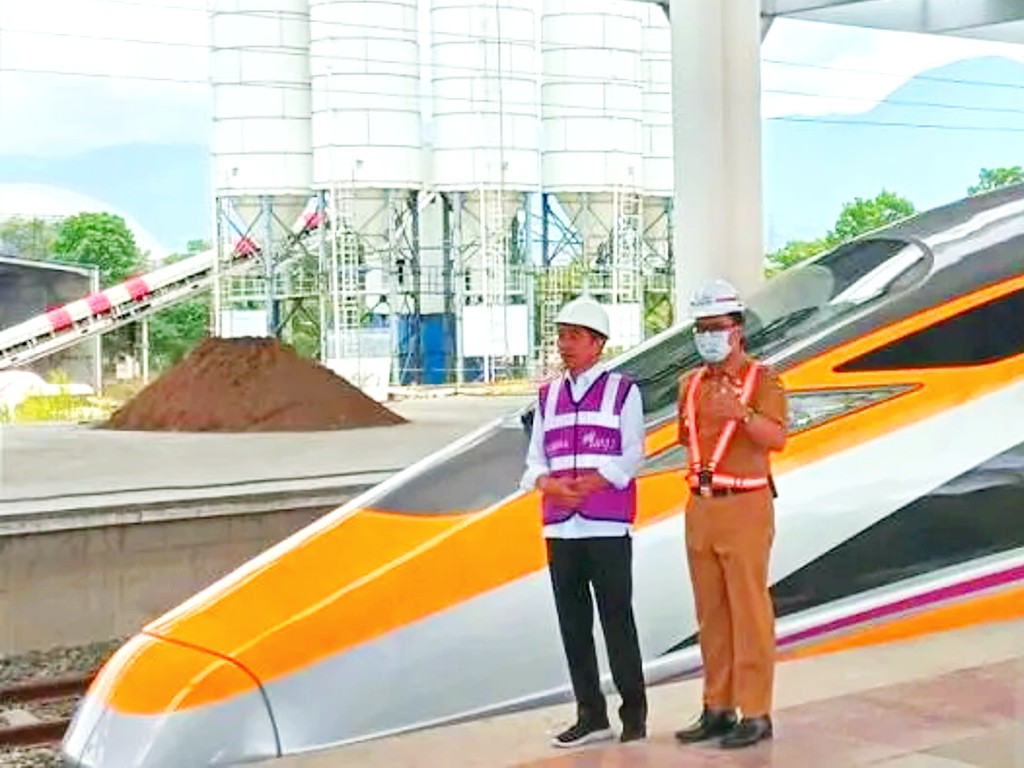 Kata Jokowi Kereta Cepat Jakarta-Bandung Dapat Beroperasi Juni 2023
