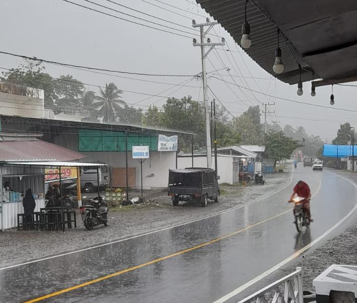 Pasca Banjir Kalukku Mamuju Kembali Diguyur Hujan Deras, Warga Khawatir