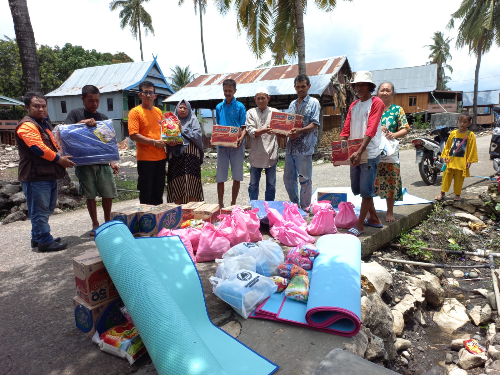 Pemprov Sulsel Salurkan Bantuan Logistik untuk Korban Puting Beliung di Jeneponto