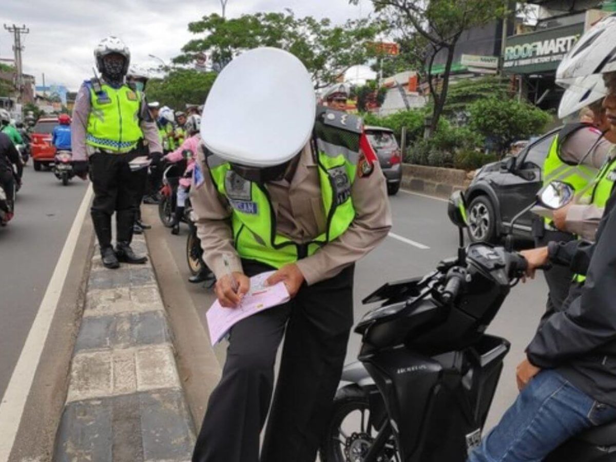 Kapolri Larang Polantas Tilang Manual Pengendara di Jalan