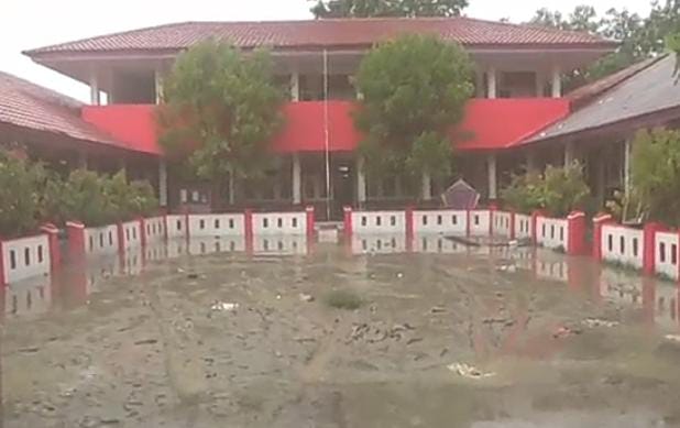 Seluruh Sekolah di Kota Majene Diliburkan akibat Banjir Bandang