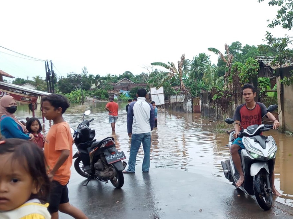 Dua Bocah Hanyut saat Banjir di Lampung Selatan