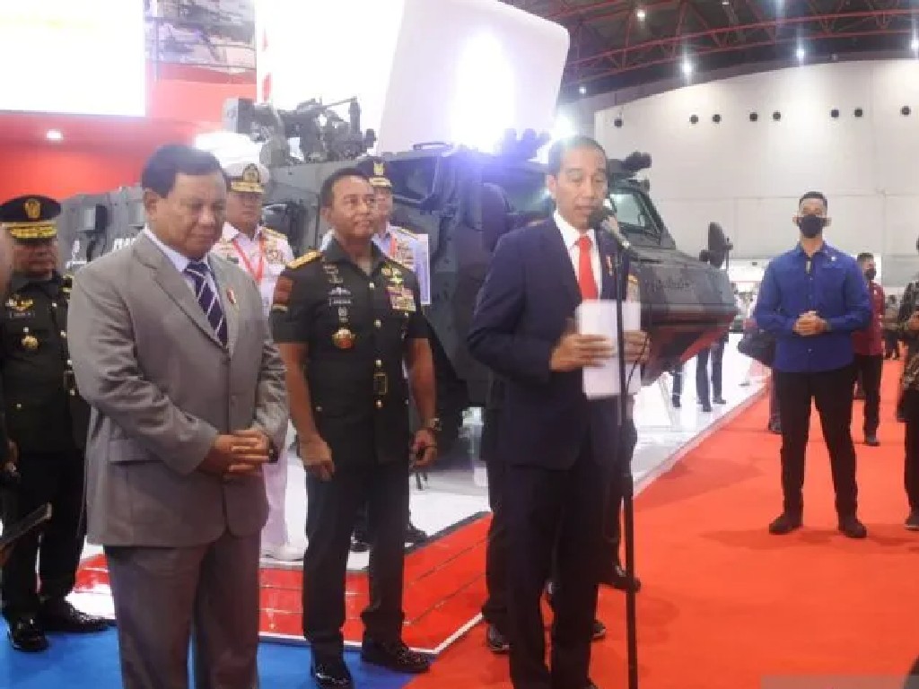 Jokowi Perintahkan Prabowo Perbaiki Temuan BPK soal Komcad