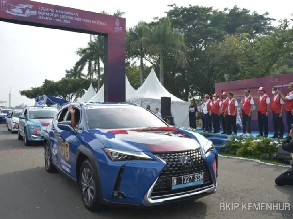 Dukung KTT G20, Menhub Lepas 20 Unit Kendaraan Listrik Touring Jakarta-Bali