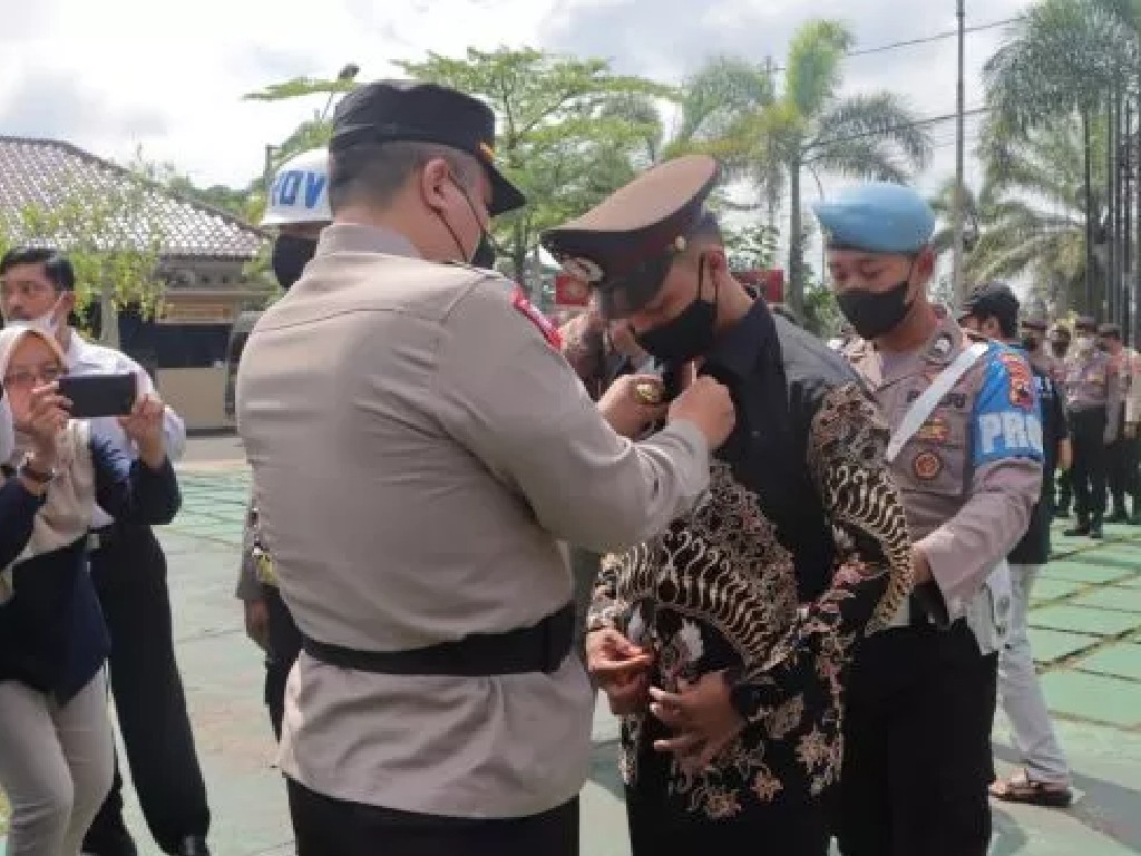Aipda AL Di-PTDH Usai Berzina dengan Istri TNI 10 Kali