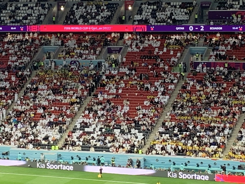 Kecewa, Ribuan Suporter Qatar Meninggalkan Stadion saat Laga Masih Berlangsung