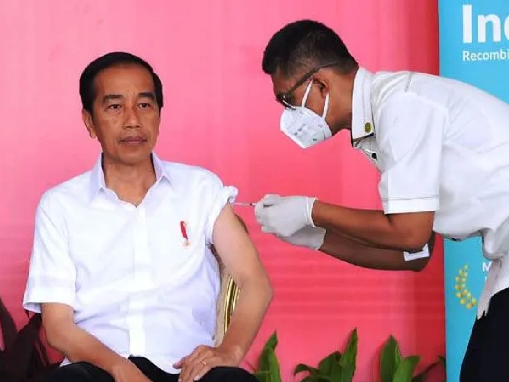 Jokowi Dapat Suntikan Booster Kedua Menggunakan Vaksin IndoVac