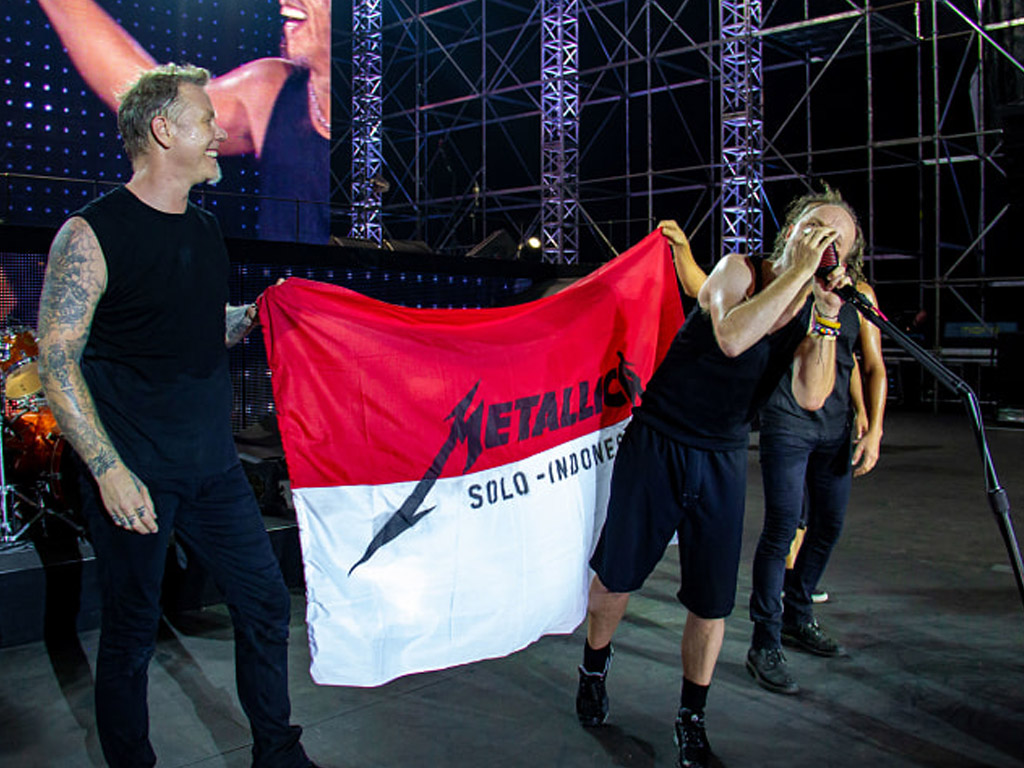 Metallica Buka Album 72 Seasons Lewat Single Lux Æterna