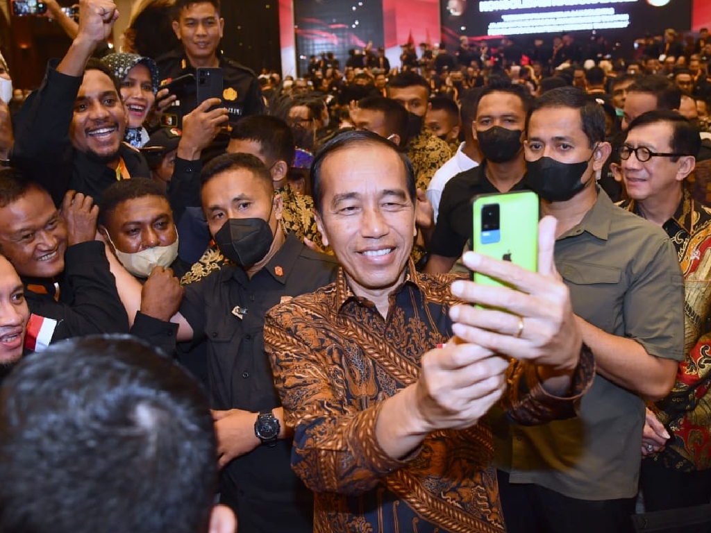 Jokowi Ingatkan Bawaslu Bahaya Politik Identitas: Sering Dimulai dari Medsos