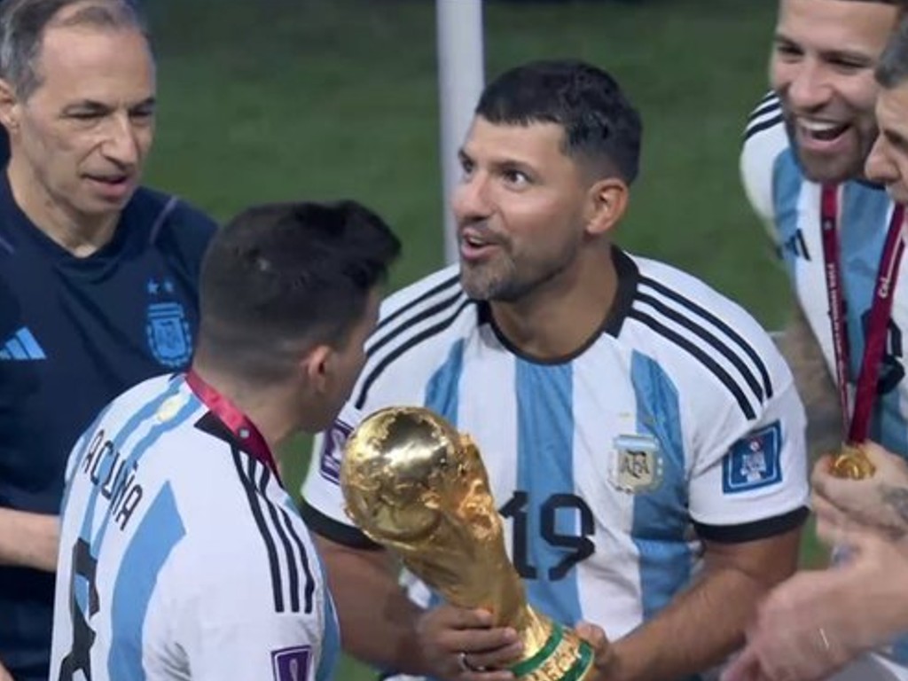 Bukan Pemain Timnas Sergio Aguero Ikut Angkat Trofi Piala Dunia 2022, Kok Bisa?