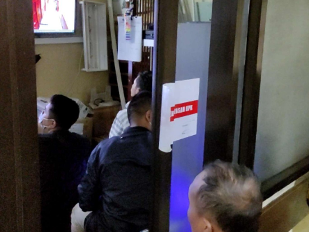 Penyidik KPK Kembali Periksa Beberapa Ruangan di Gedung DPRD Jatim Buntut OTT Sahat Tua Simanjuntak