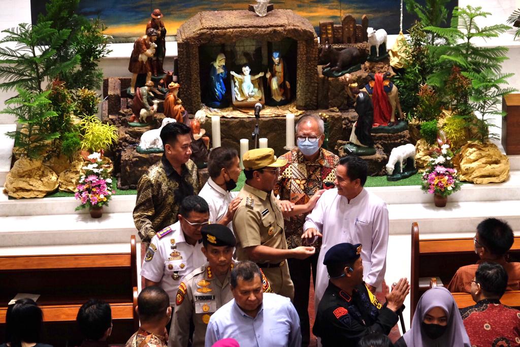 Danny Pomanto Pantau Pengamanan Misa Malam Natal di Dua Gereja di Makassar