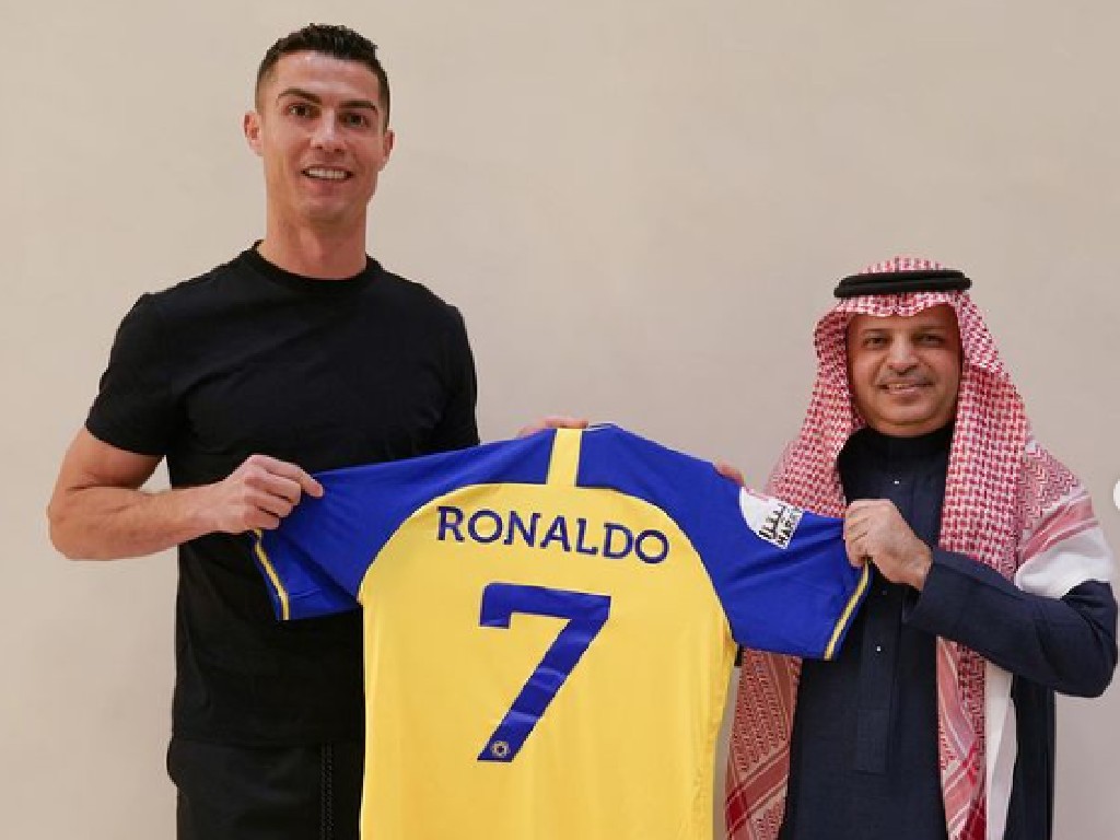 Digaji Rp 3,2 Triliun Cristiano Ronaldo Resmi Bergabung dengan Klub Arab Saudi Al Nassr
