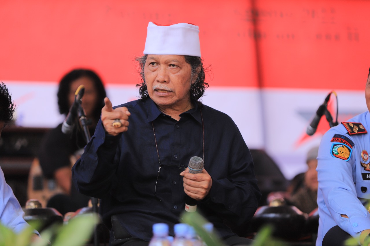 Cak Nun Mengaku Hanya Kesambet Menyebut Presiden Jokowi Sebagai Firaun