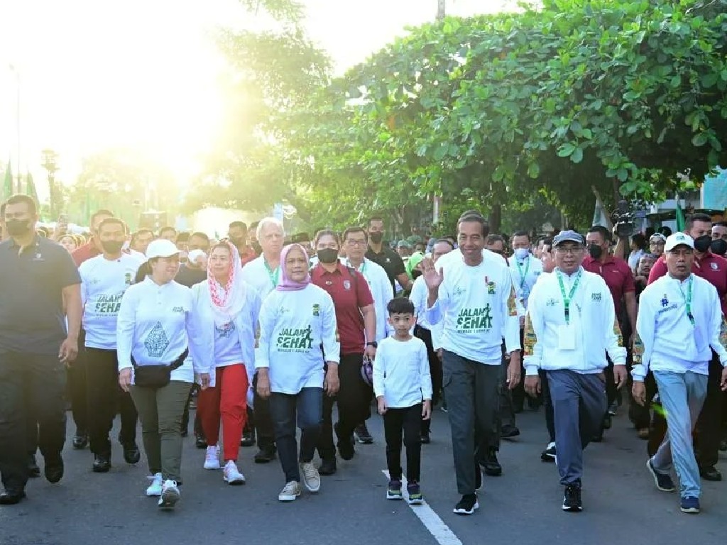 Jokowi dan Jan Ethes di Acara Jalan Sehat Menyongsong 1 Abad Nahdlatul Ulama