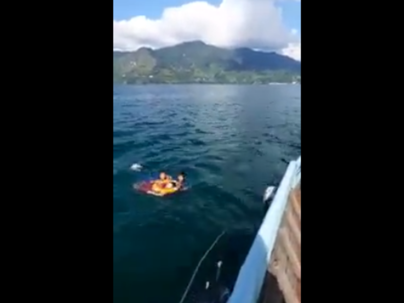 Seorang Perempuan Nekat Lompat dari Kapal Ihan Batak ke Danau Toba