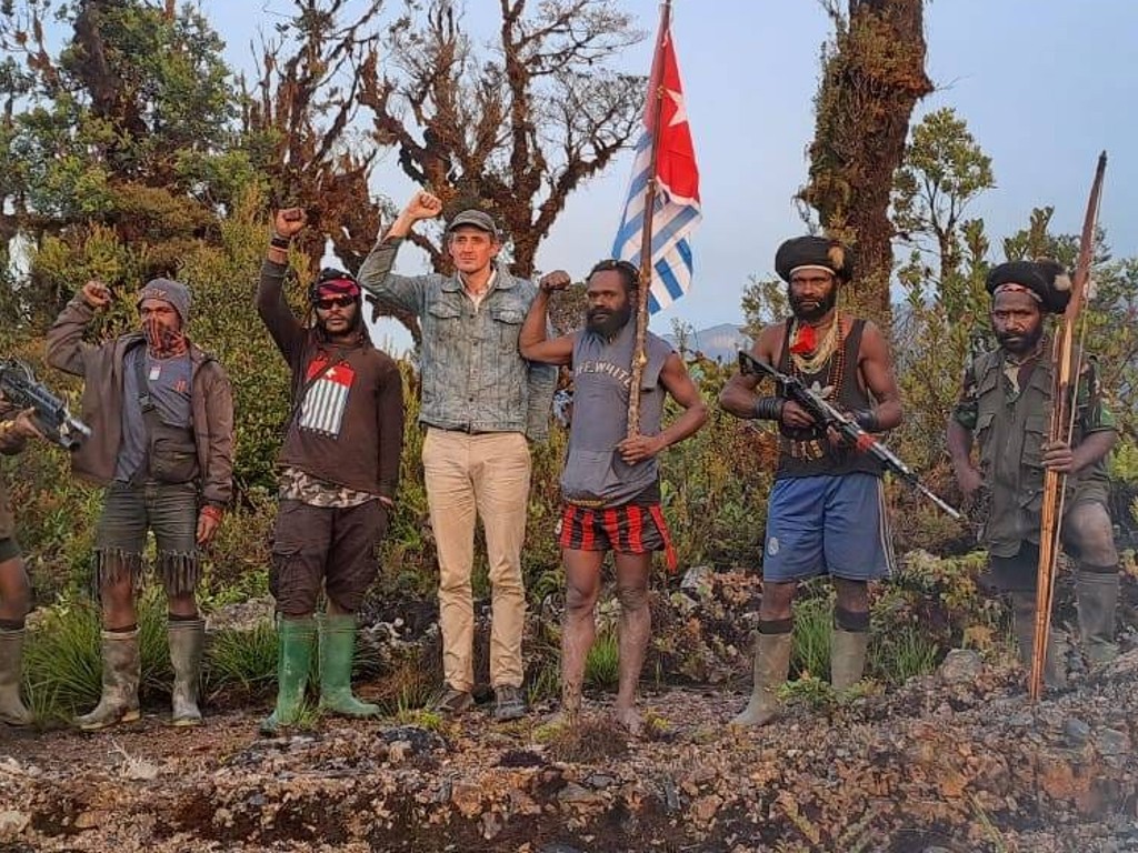 Pilot Susi Air Terlihat Sehat Disandera KKB Papua