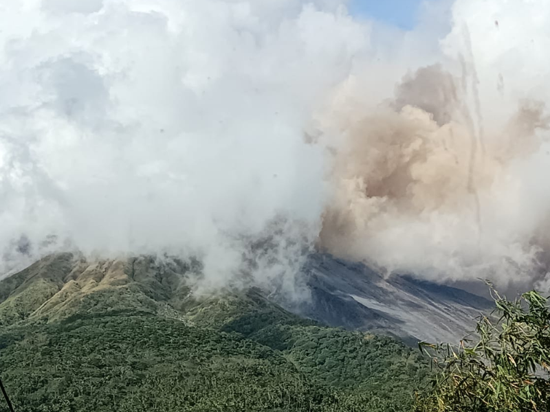 Gunung Api Karangetang Erupsi, Puluhan Warga Dievakuasi