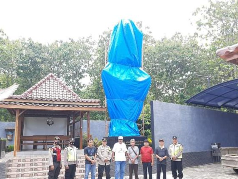 Viral di Medsos, Patung Bunda Maria di Kulonprogo Ditutup Terpal