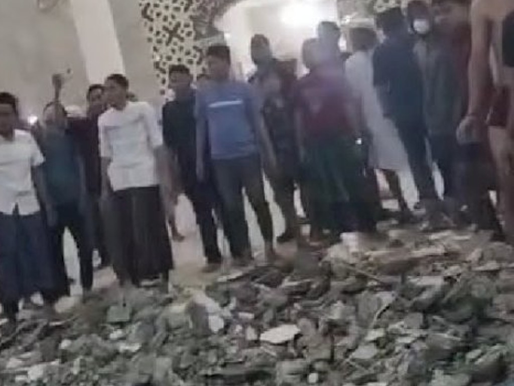 Dugaan Penyebab Robohnya Kubah Masjid saat Warga Sedang Salat Tarawih di Makassar