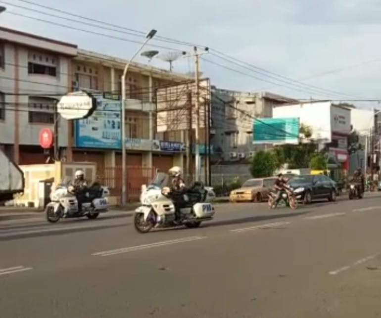 Pemotor Nyaris Tabrak Mobil Presiden Jokowi di Makassar, Kini Pelaku Diburu Polisi