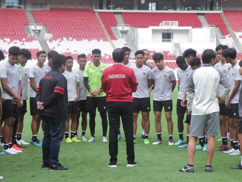 Temui Pemain Tim U-20, Jokowi: Jangan Patah Semangat
