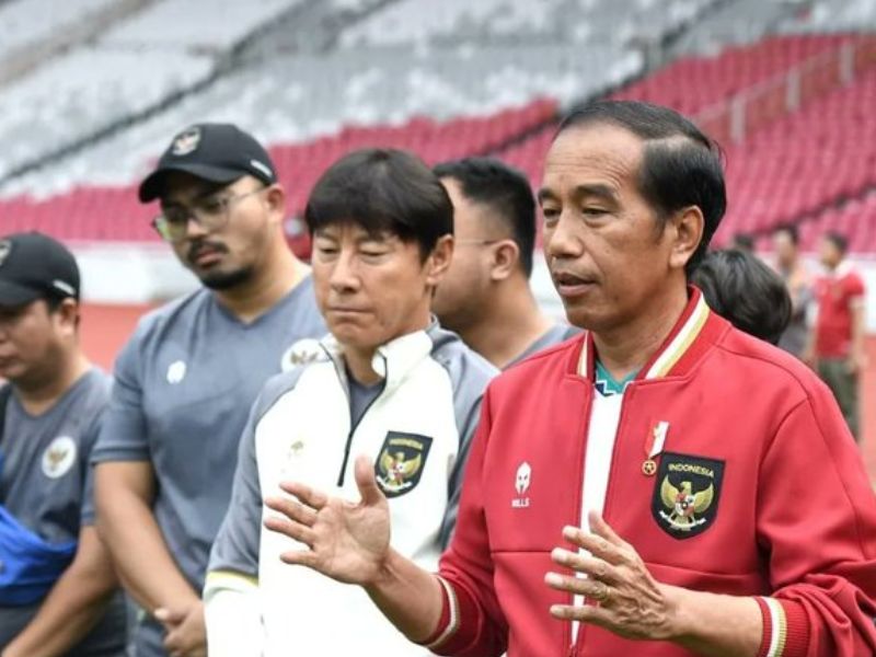 Jokowi Mengaku Pusing dalam Dua Minggu Mengurus Bola