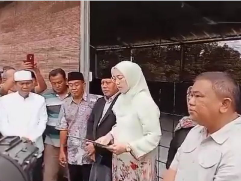 Bupati Purwakarta Anne Ratna Mustika Segel Bangunan Gereja GKPS