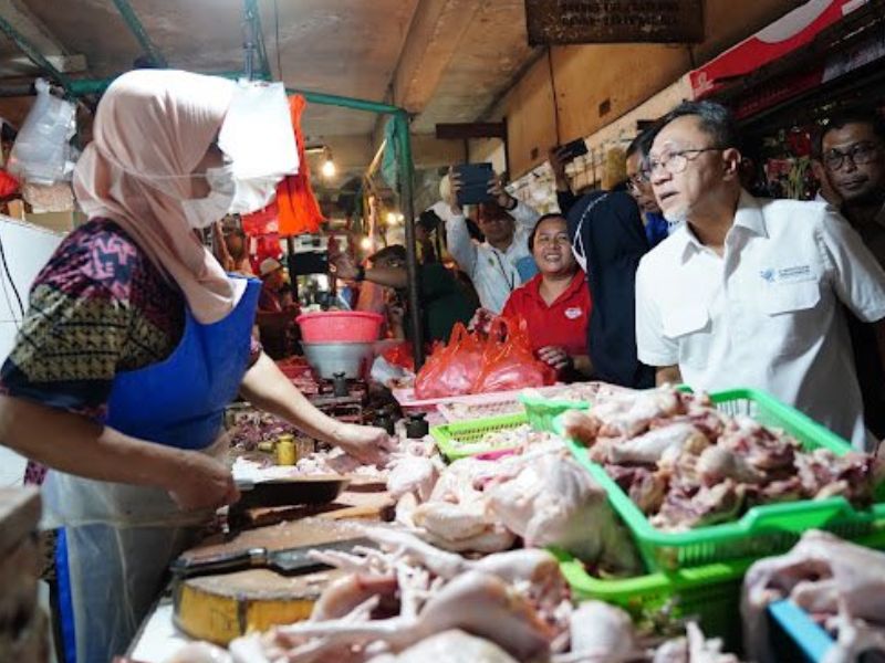 Jokowi ke Pasar Bawa Zulkifli Hasan