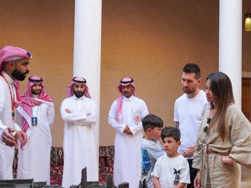 Lantaran Liburan ke Arab Saudi, Messi Dihukum PSG