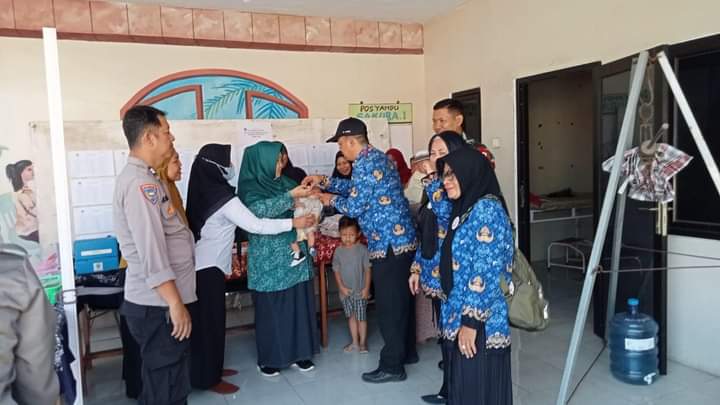 Ratusan Balita di 2 Desa Wilayah Kerja Puskemas Lohbener Jadi Sasaran Imunisasi Polio Putaran Kedua
