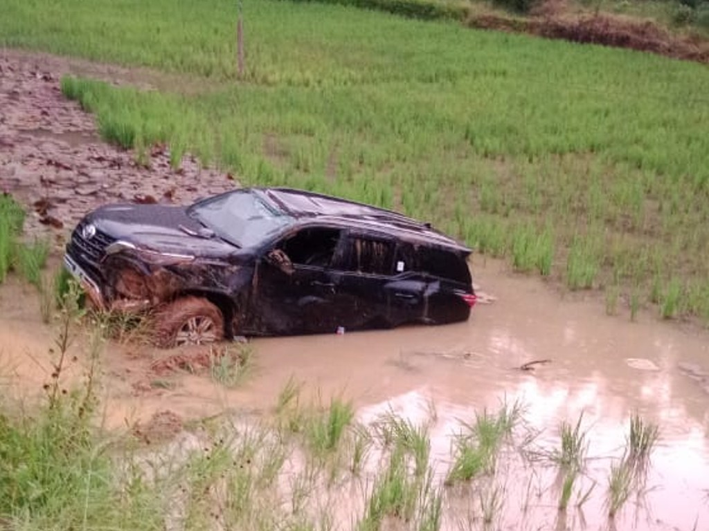 Hilang Kendali, Mobil Kadis Perhubungan Sulbar Alami Kecelakaan Tunggal di Mamasa