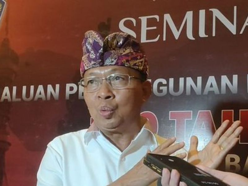 Gubernur Bali Wayan Koster Undang Bupati Bahas Turis Nakal atas Arahan Presiden ke-5 RI