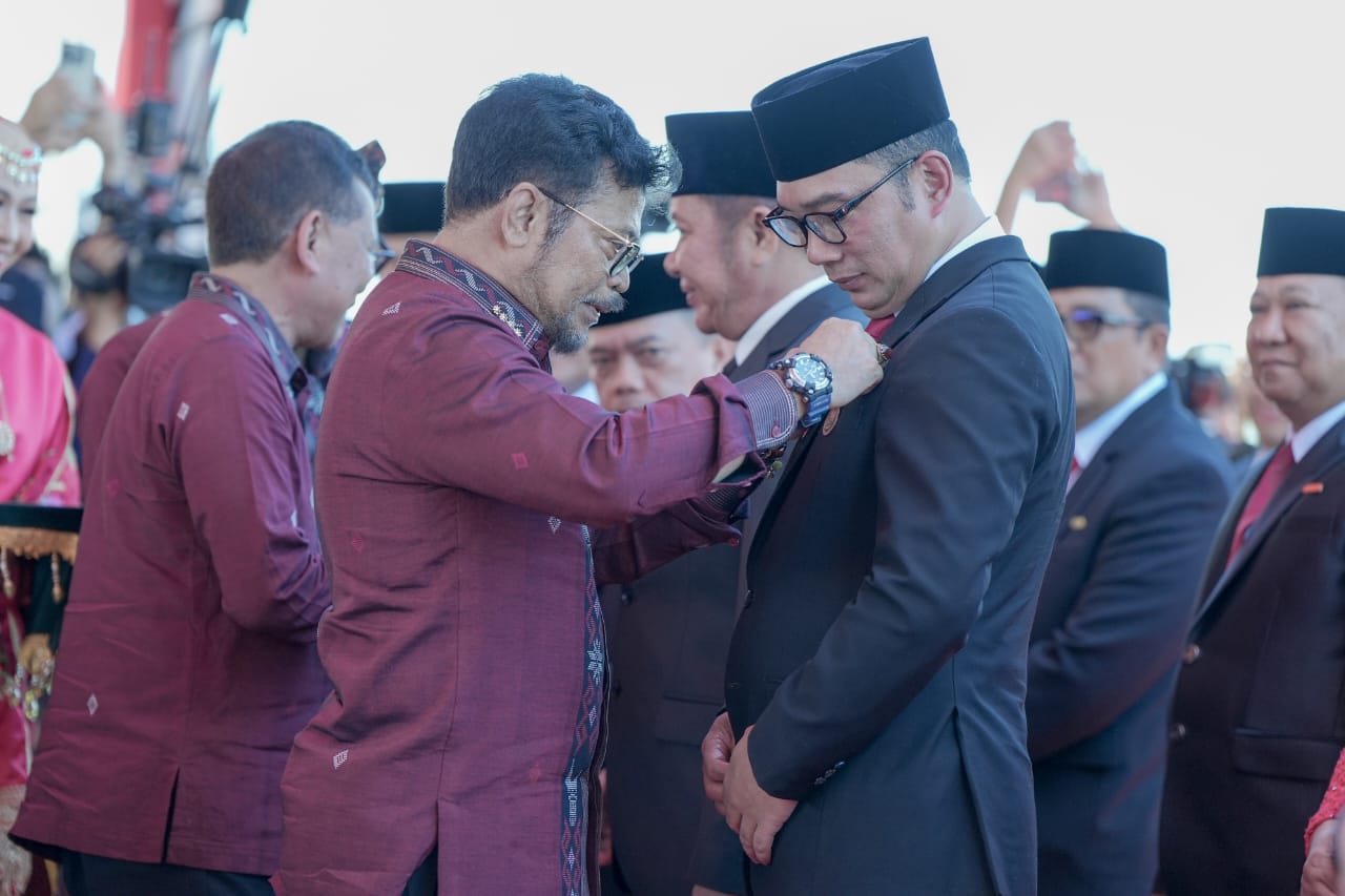 Gubernur Ridwan Kamil Raih Penghargaan Satyalencana Wira Karya dari Presiden Jokowi
