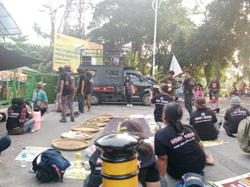Aksi Protes Warga Dairi atas Keluarnya Persetujuan Lingkungan PT DPM, KLHK Harus Bertanggung Jawab