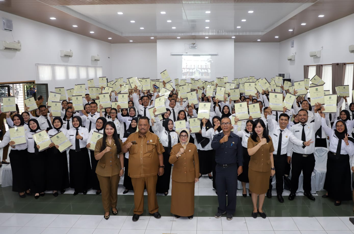 Wali Kota Serahkan SK 371 PPPK Tenaga Guru di Siantar