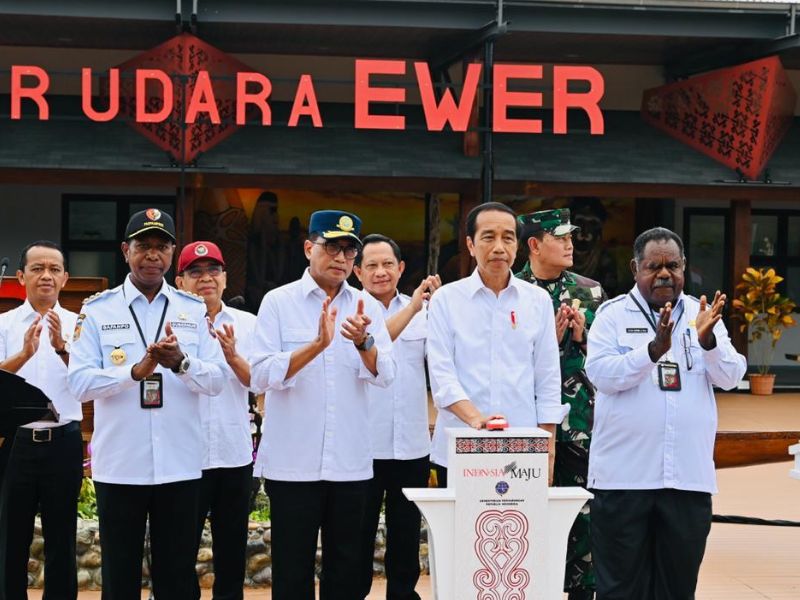 Jokowi Resmikan Terminal Bandara Ewer di Kabupaten Asmat