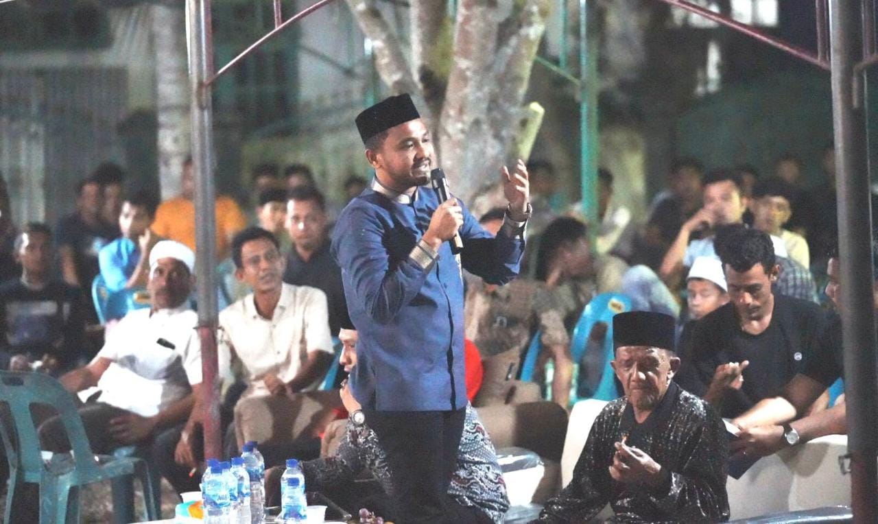Silaturahmi dengan Warga, Jamaluddin Idham di Peusijuk Pimpinan Pesantren di Aceh Besar